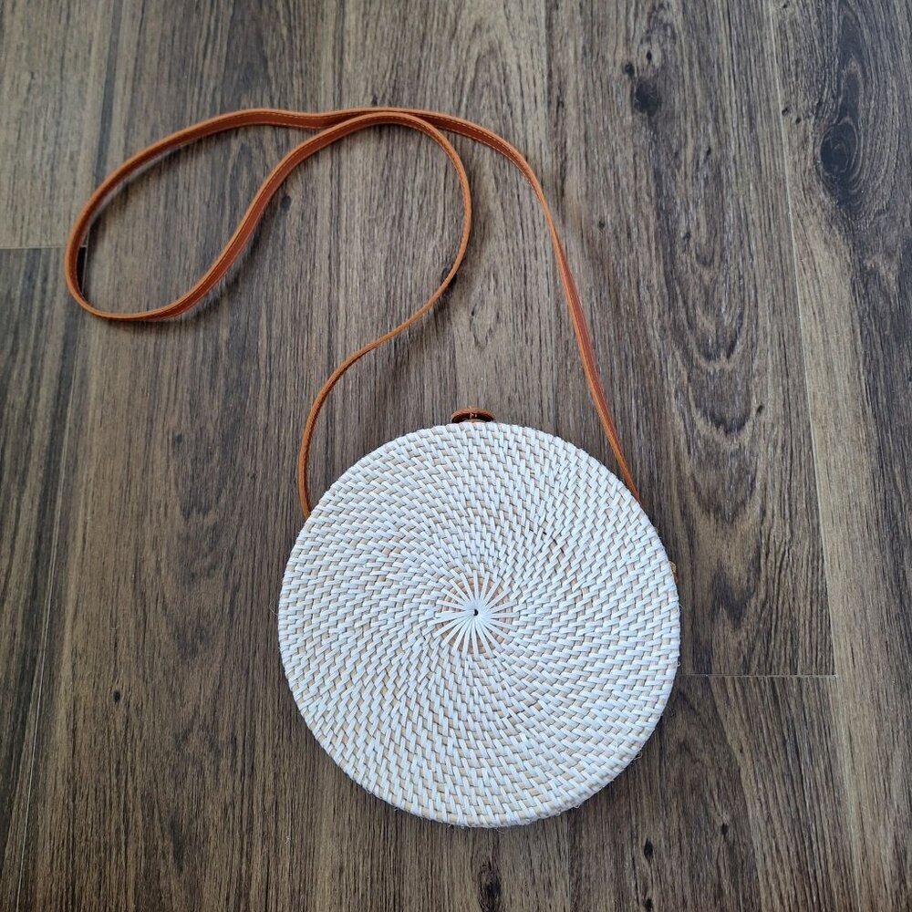 NWOT Woven Round Crossbody Bag Boho Cottage Vacation Vibe Tropical Hippie - Picture 6 of 7
